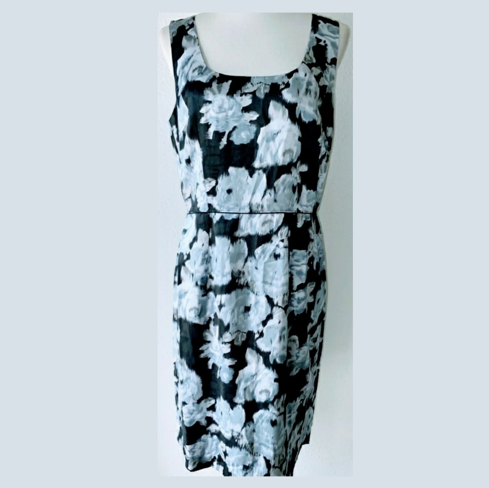 🌸🌸3/$25 Ann Taylor Silver Floral Dress
